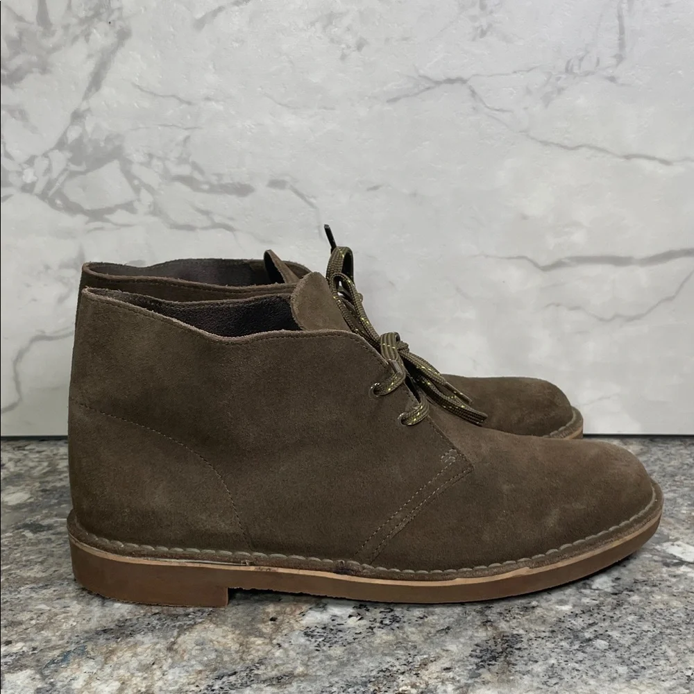 Clarks Men's Dark Olive Green Chukka Boots